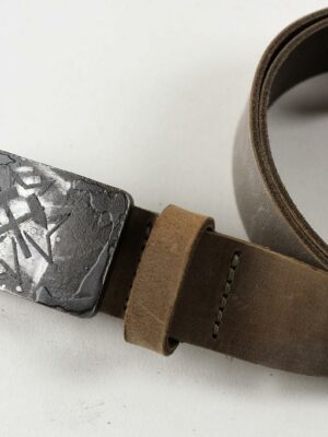 Ledergürtel, in Schwarz oder Grau, mit handgefertigter Schnalle mit original Kohlenstaub von PROSPER HANIEL