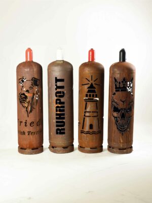 Gasflaschen-Skulpturen