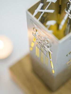 Edelstahl-Teelicht ZOLLVEREIN, auf Holz mit Beleuchtung – Sonder-Edition